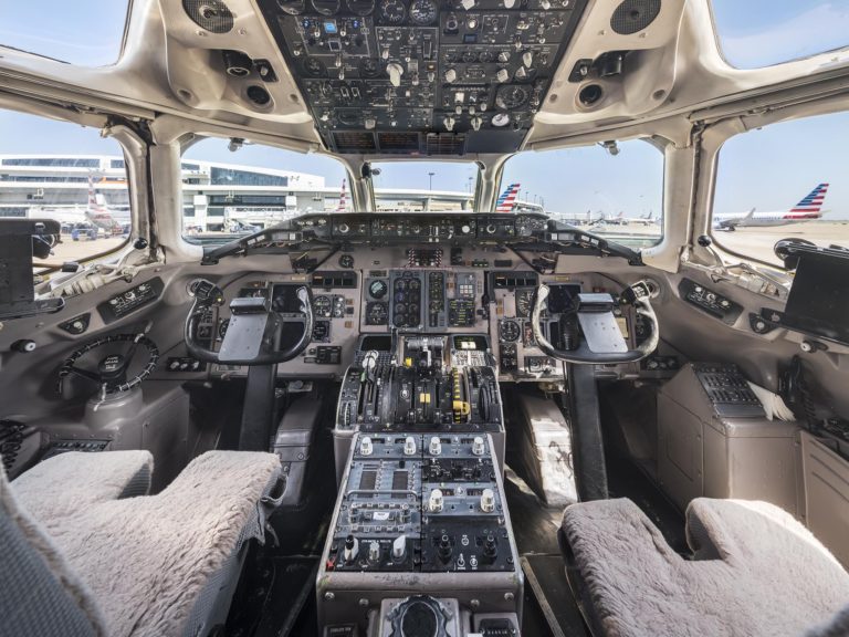 American-MD80-cockpit-web-res-768x576.jpg